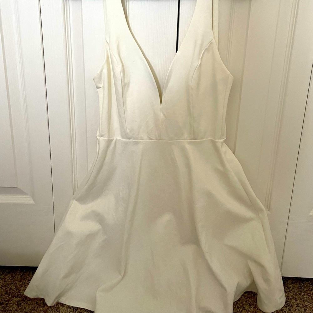 Medium, white mini dress